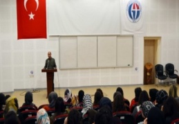Korku ile dehşet duygusunu, sinema ve edebiyatta birbirinden ayırmak gerekir