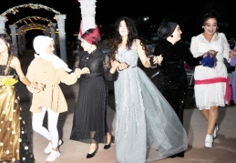 Koronavirüse veda partisi yaptılar