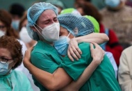 Koronavirüsten ölen sağlık çalışanı sayısı 445’e yükseldi