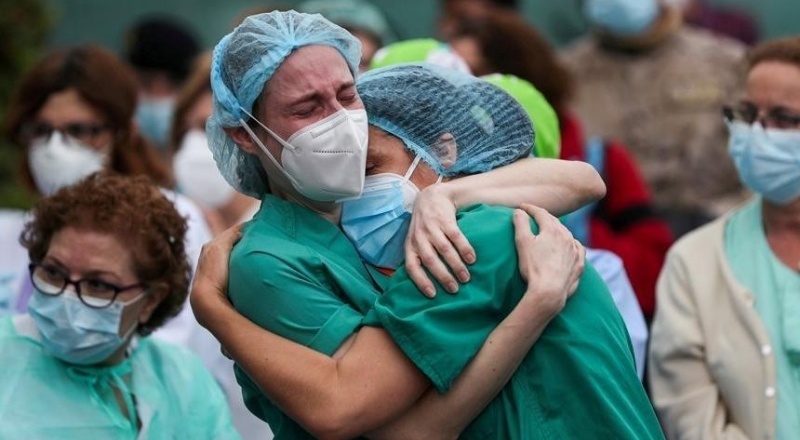 Koronavirüsten ölen sağlık çalışanı sayısı 445’e yükseldi