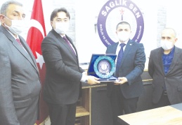 Koronavirüsü atlatan sağlık çalışanı 8 hastaya umut oldu