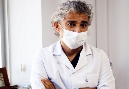 Koronavirüs'ü yenen doktor anlattı: Demirli zincirlerle vurulmuş gibi tüm kaslarınız ağrıyor, hareket etmek bile bir ızdırap