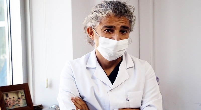 Koronavirüs'ü yenen doktor anlattı: Demirli zincirlerle vurulmuş gibi tüm kaslarınız ağrıyor, hareket etmek bile bir ızdırap