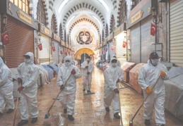 Koronavirüs'ün kirli yüzeylere dokunulması sonucu bulaşma riski 10 binde 1'den az