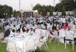 Koruyucu aileler iftar yemeğinde bir araya geldi 