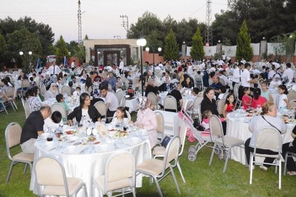 Koruyucu aileler iftar yemeğinde bir araya geldi 