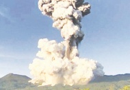 Kosta Rika’da yanardağ patladı