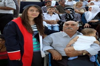 Köy korucusu kızının mezuniyet törenine katıldı