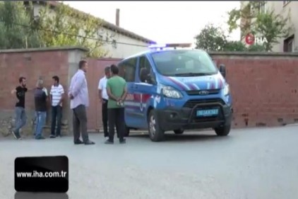 Köy meydanında dehşet 1 ölü 1 ağır yaralı
