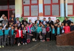 Köy okullarına, spor malzemesi dağıtılıyor