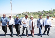 Köy yollarının kalitesini artırarak ulaşımın konforunu artırıyoruz