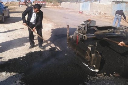 Köylerde bin 200 metre asfalt çalışması yapıldı