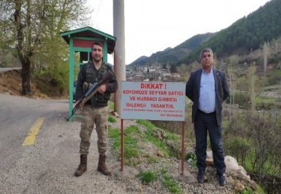 Köylüler, hurdacı ve seyyar satıcılara girişi yasakladı