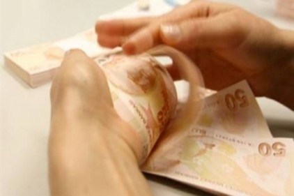 Kredi hacmi ve kredi kartı harcamaları geriledi