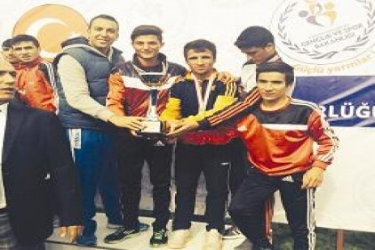 Kros Ligi 3. Kademe yarışlarında Yıldız Erkekler kategorisinde birinci oldu 