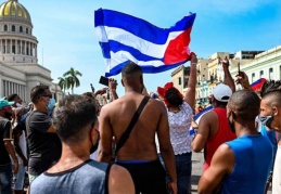 Küba'da binler, gıda kıtlığı ve yüksek fiyatlar nedeniyle sokağa indi