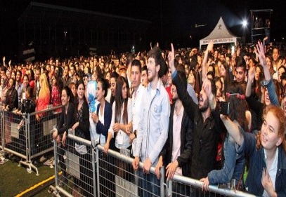 Kubat ve DJ Suat Ateşdağlı sahne aldı