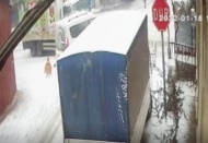 Küçük çocuğun inanılmaz kurtuluşu kamerada