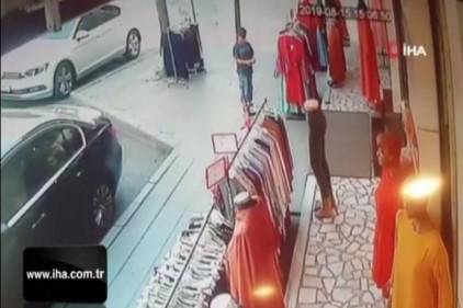 Küçük çocuğun tehlikeli oyunu, iş yerini yakıyordu