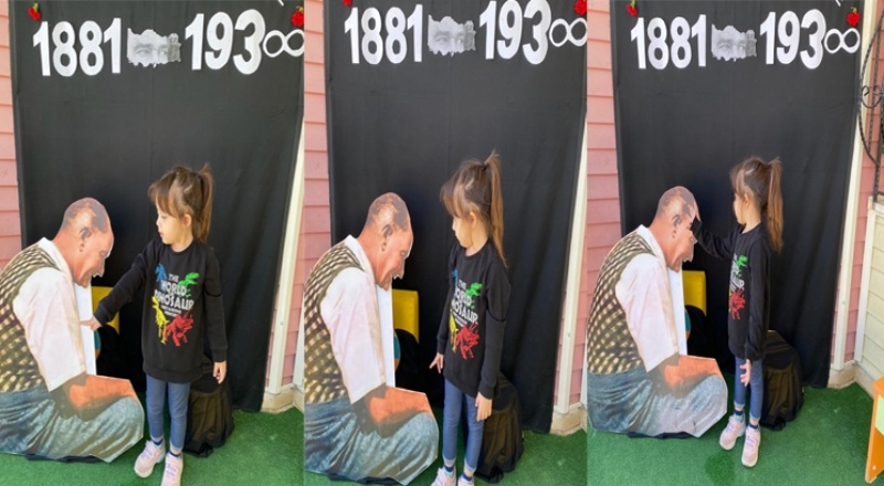 Küçük Deniz’in Ata’nın resmini okşadığı anlar kameralara yansıdı