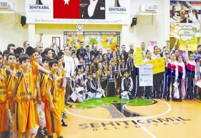 Küçük Erkek Basketbol Takımı namağlup şampiyon oldu