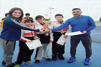 &#8220;Küçük Erkek Tenis İl Şampiyonası&#8221;nda il birincisi oldu
