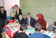 Küçük hastaları ziyaret edip, moral verdi