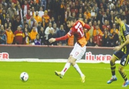 Küfreden taraftara men cezası!