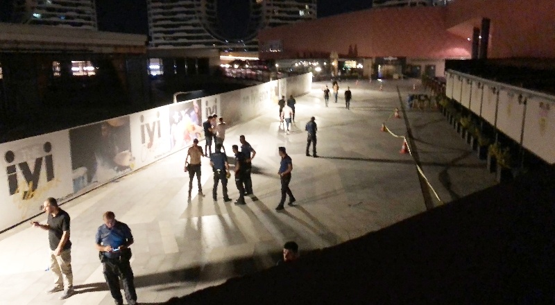 Kulüpte eğlenirken kurşunların hedefi oldular