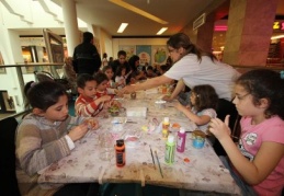 Kumbaralar çocukların ellerinde renklerini buldu!