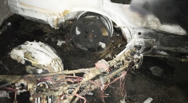 Kundakçıların binayı havaya uçurmasını gardiyan önledi