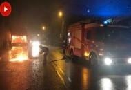 Kundaklandığı iddia edilen kamyonet alev alev yandı