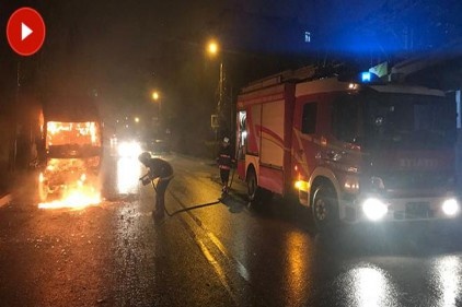 Kundaklandığı iddia edilen kamyonet alev alev yandı