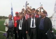 Kupayı Hatice Büyükbeşe Ortaokulu götürdü