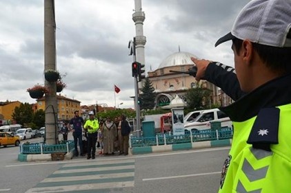 Kural ihlali yapan 364 yayaya 39 bin 312 lira para cezası kesildi