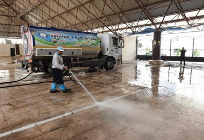 Kurban kesim yerlerinin temizliği yapılarak kesime hazırlanıyor