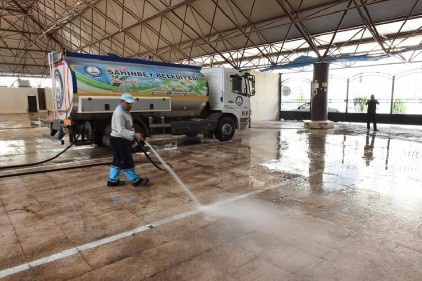 Kurban kesim yerlerinin temizliği yapılarak kesime hazırlanıyor