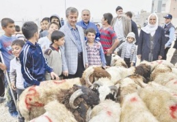 Kurban satış yerini ziyaret etti