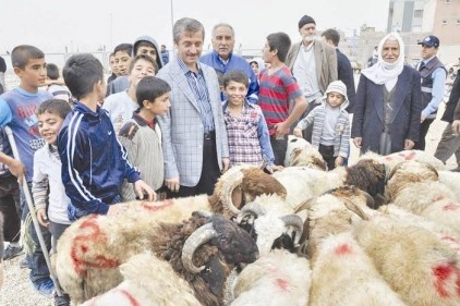 Kurban satış yerini ziyaret etti