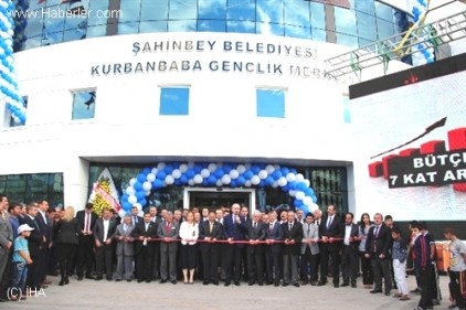 Kurbanbaba Gençlik Merkezi&#8217;ni Kurtulmuş açtı