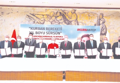 Kurbanlar, ihtiyaç sahibi ailelere kavurma yapılarak dağıtılıyor