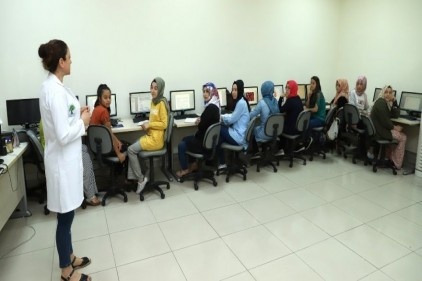 Kurs ile engelleri ortadan kaldırıyorlar 