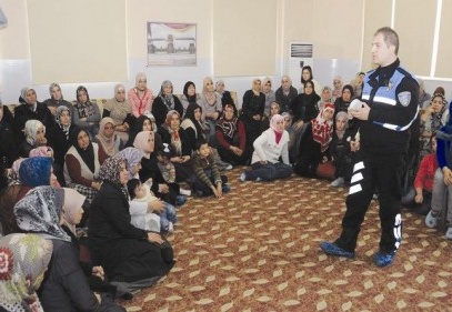 Kursiyerlere karbonmonoksit detektörü dağıttı