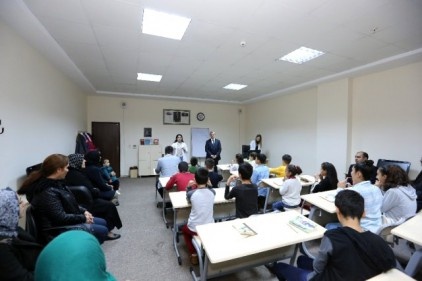 Kursiyerlerin aileleri için 3 hafta boyunca seminer düzenleniyor