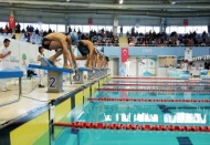 Kurtuluş Kupası yüzme yarışlarında dereceye girenler ödüllerini aldı