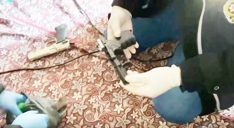 Kurusıkı tabancaları gerçek tabancaya dönüştürüyorlardı