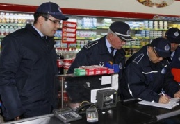 Kuruyemişçiler, kasaplar ve marketler denetlendi