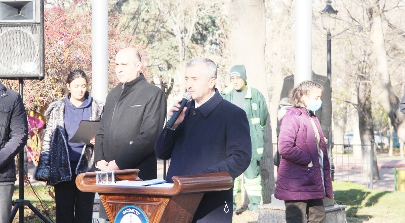 Kutlamalar, Şahinbey anıtına çelenk konulmasıyla başladı