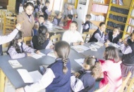 Kütüphane hakkında bilgi aldılar 