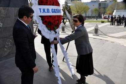 Kütüphaneden içeri girenimiz yoktur ama haftasını kutlamayı ihmal etmeyiz